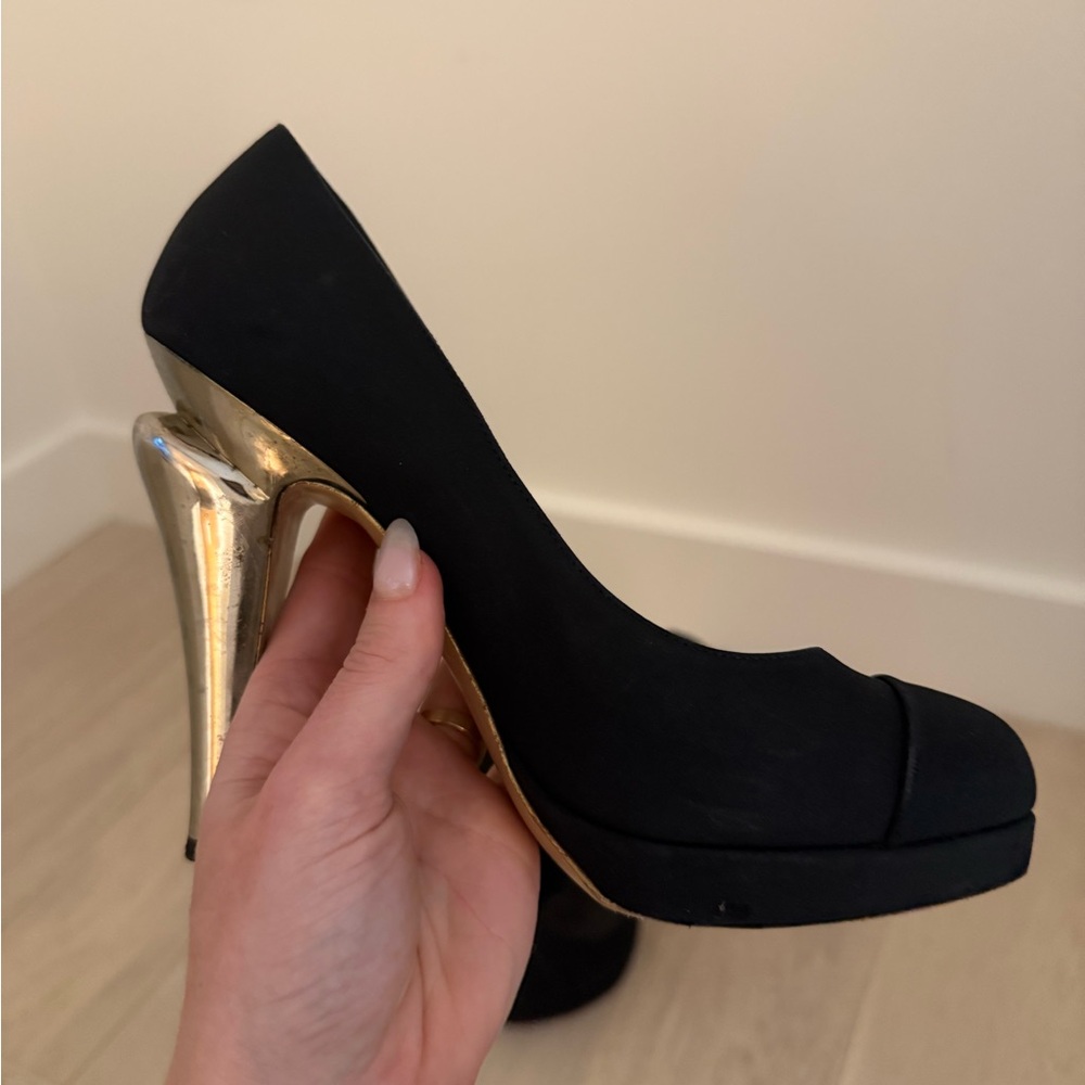 CHANEL Black Heels with Gold Accents - Picture 6 of 10
